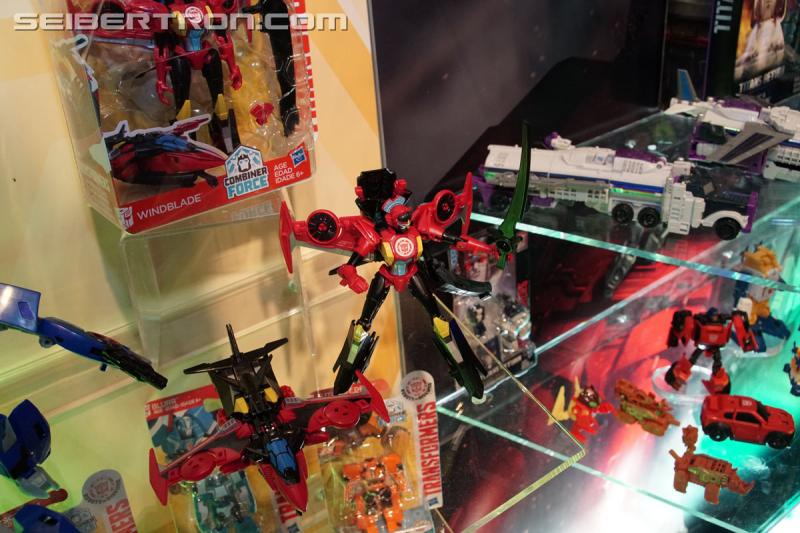 Toy Fair 2017 - Transformers Robots In Disguise Combiner Force