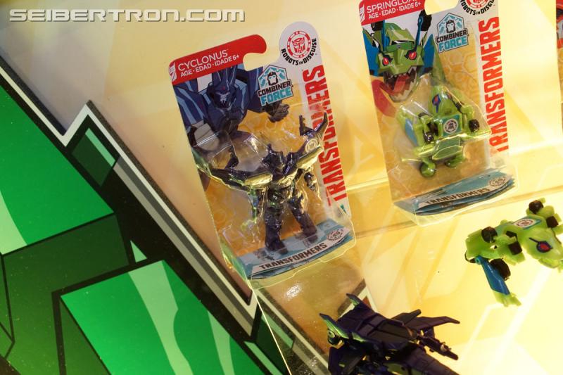 Toy Fair 2017 - Transformers Robots In Disguise Combiner Force