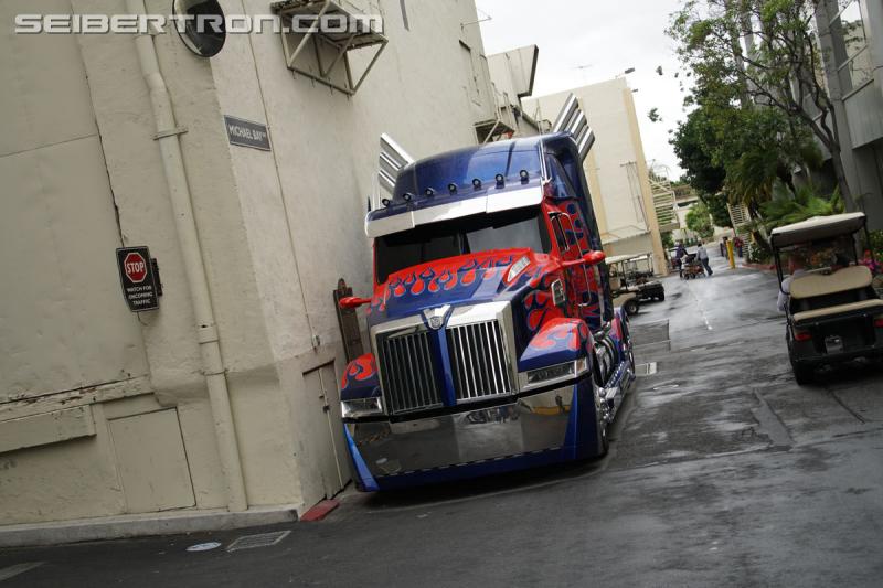 Paramount's Last Knight Super Fan Event: Transformers vehicles from The Last Knight - Transformers Event: The Last Knight Vehicles 001