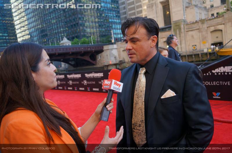 Transformers The Last Knight Global Premiere: Seibertron.com's Exclusive Photos from the Transformers Last Knight Red Carpet Event in Chicago - Transformers Event: Us Premiere Chicago 075
