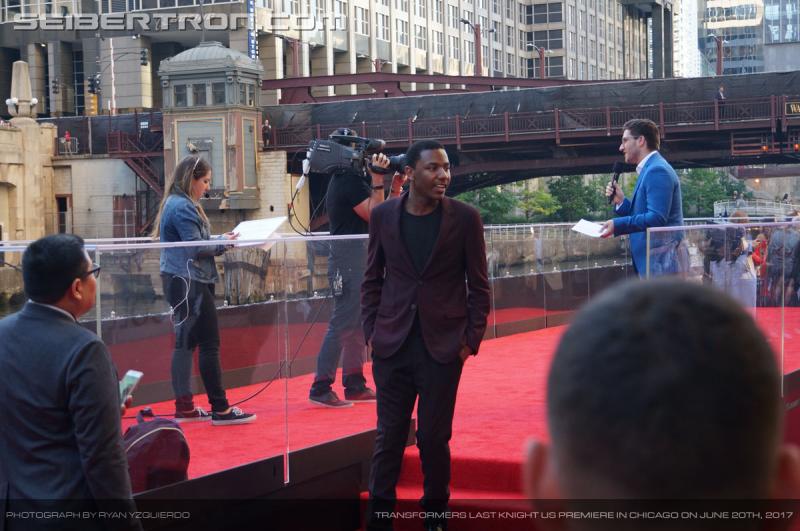 Transformers The Last Knight Global Premiere: Seibertron.com's Exclusive Photos from the Transformers Last Knight Red Carpet Event in Chicago - Transformers Event: Us Premiere Chicago 077