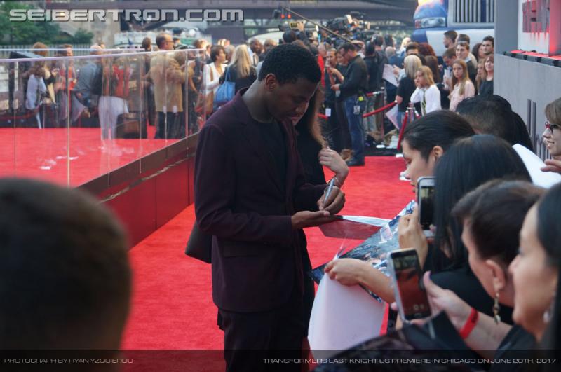 Transformers The Last Knight Global Premiere: Seibertron.com's Exclusive Photos from the Transformers Last Knight Red Carpet Event in Chicago - Transformers Event: Us Premiere Chicago 078