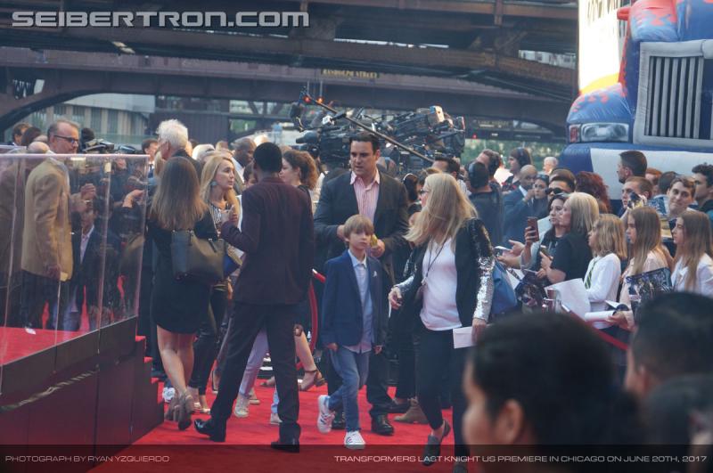 Transformers The Last Knight Global Premiere: Seibertron.com's Exclusive Photos from the Transformers Last Knight Red Carpet Event in Chicago - Transformers Event: Us Premiere Chicago 083