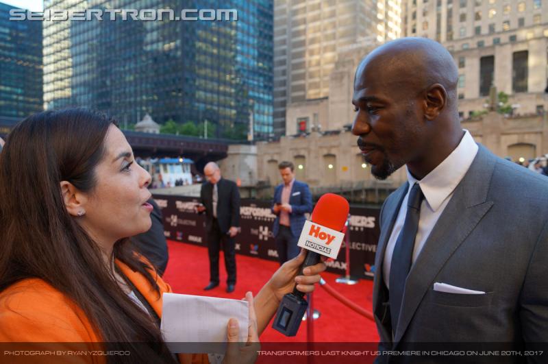 Transformers The Last Knight Global Premiere: Seibertron.com's Exclusive Photos from the Transformers Last Knight Red Carpet Event in Chicago - Transformers Event: Us Premiere Chicago 113
