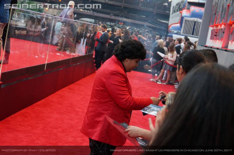 Transformers The Last Knight Global Premiere: Seibertron.com's Exclusive Photos from the Transformers Last Knight Red Carpet Event in Chicago - Transformers Event: Us Premiere Chicago 175