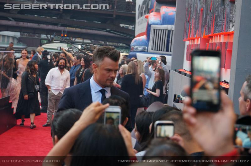 Transformers The Last Knight Global Premiere: Seibertron.com's Exclusive Photos from the Transformers Last Knight Red Carpet Event in Chicago - Transformers Event: Us Premiere Chicago 209
