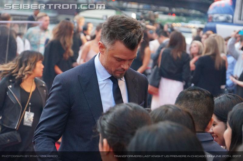 Transformers The Last Knight Global Premiere: Seibertron.com's Exclusive Photos from the Transformers Last Knight Red Carpet Event in Chicago - Transformers Event: Us Premiere Chicago 210