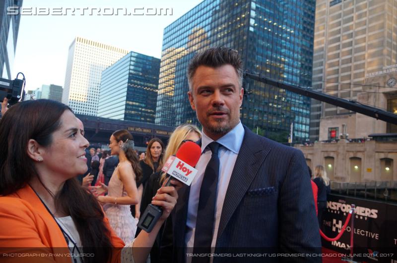 Transformers The Last Knight Global Premiere: Seibertron.com's Exclusive Photos from the Transformers Last Knight Red Carpet Event in Chicago - Transformers Event: Us Premiere Chicago 230