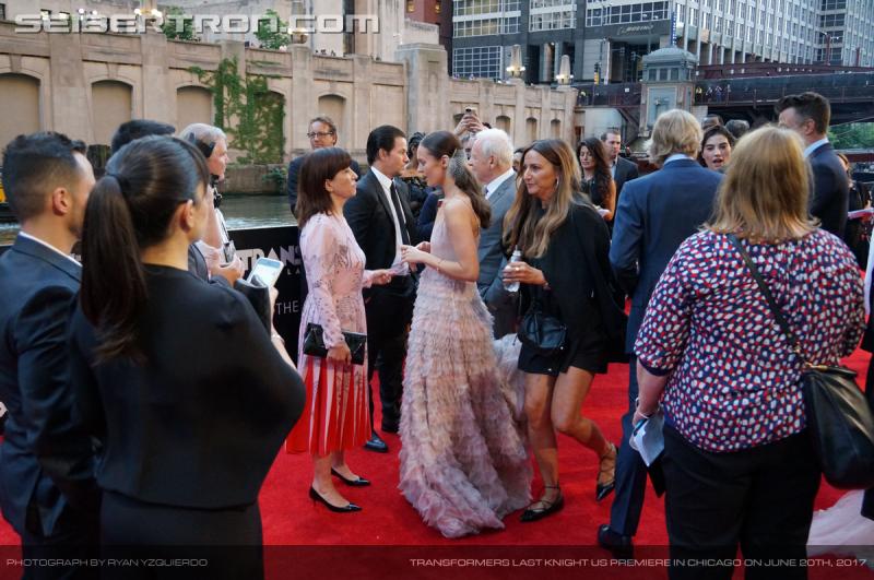 Transformers The Last Knight Global Premiere: Seibertron.com's Exclusive Photos from the Transformers Last Knight Red Carpet Event in Chicago - Transformers Event: Us Premiere Chicago 270