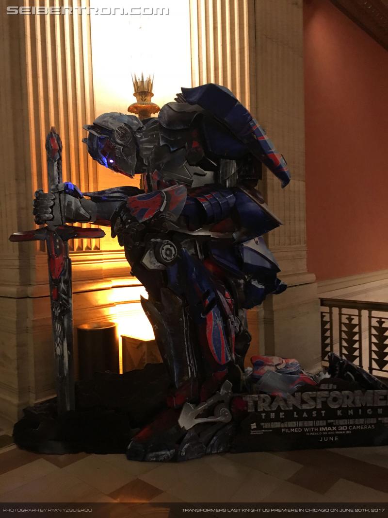 Transformers The Last Knight Global Premiere: Seibertron.com's Exclusive Photos from the Transformers Last Knight Red Carpet Event in Chicago - Transformers Event: Us Premiere Chicago 295