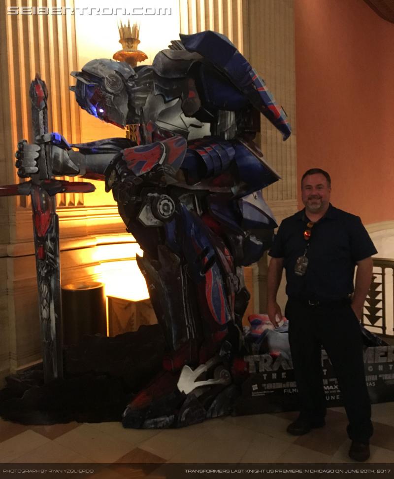 Transformers The Last Knight Global Premiere: Seibertron.com's Exclusive Photos from the Transformers Last Knight Red Carpet Event in Chicago - Transformers Event: Us Premiere Chicago 296