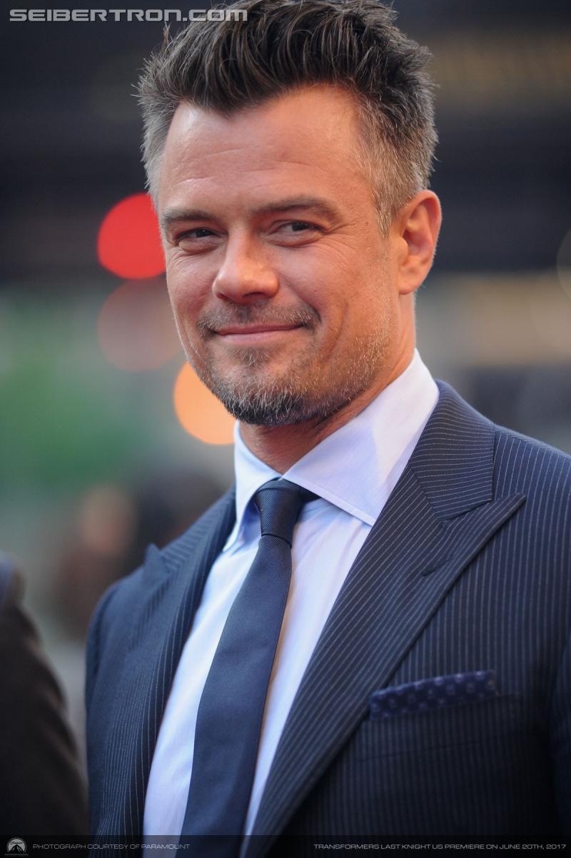 Transformers The Last Knight Global Premiere: Transformers The Last Knight US Premiere in Chicago - Transformers Event: 700067052GH00050 Transforme
