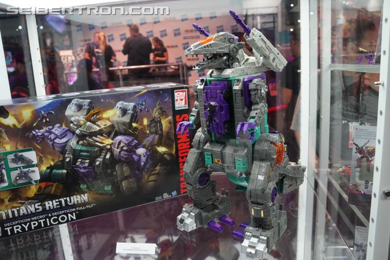 SDCC 2017: Transformers Titans Return Products - Transformers Event: DSC04474