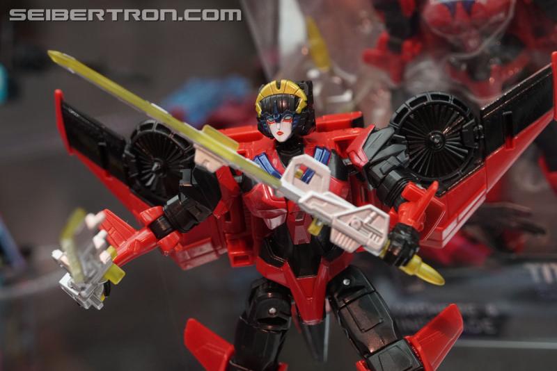 SDCC 2017 - Transformers Titans Return Products
