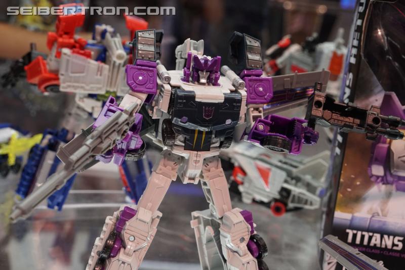 SDCC 2017: Transformers Titans Return Products - Transformers Event: DSC04506