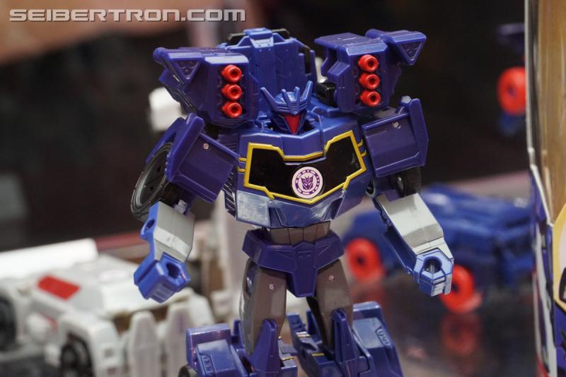 SDCC 2017: Transformers Robots In Disguise Combiner Force - Transformers Event: DSC04781