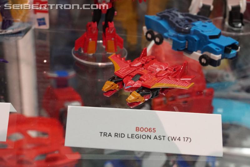 SDCC 2017 - Transformers Robots In Disguise Combiner Force
