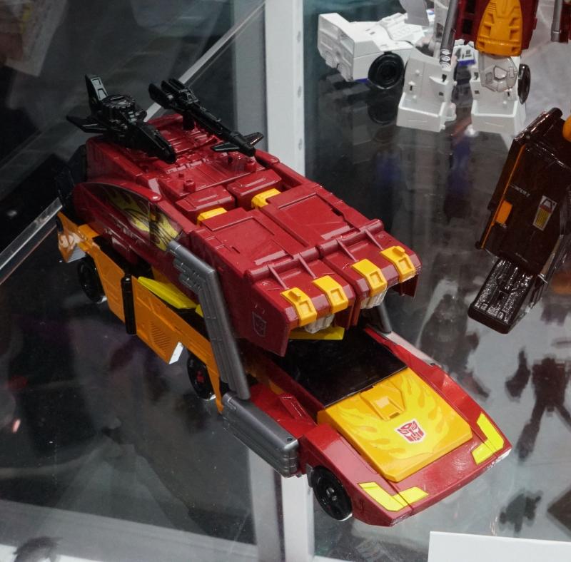 SDCC 2017 - Transformers Power of the Primes product reveals