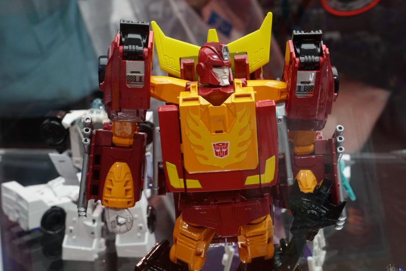 SDCC 2017: Transformers Power of the Primes product reveals - Transformers Event: Power Of The Primes 007