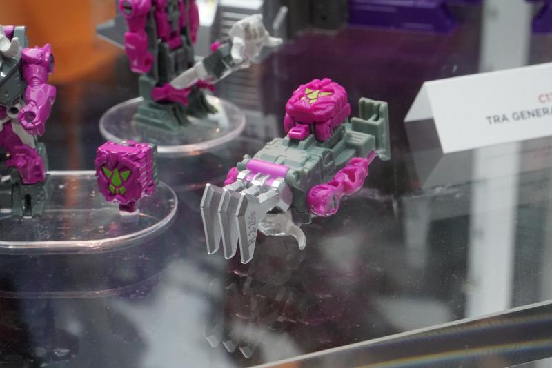 SDCC 2017: Transformers Power of the Primes product reveals - Transformers Event: Power Of The Primes 042