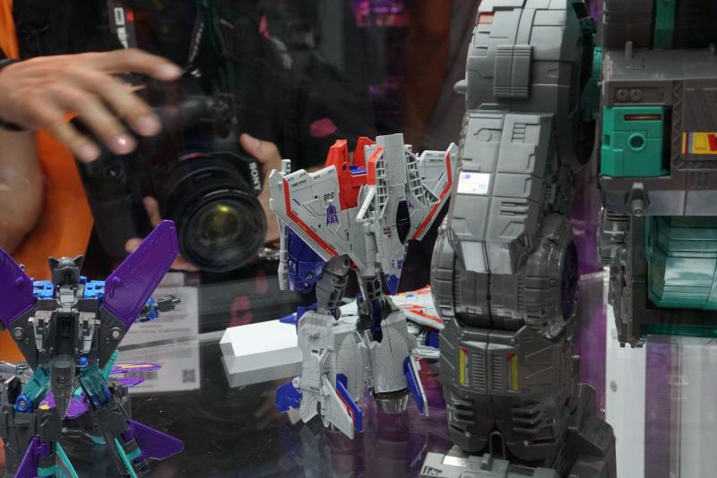 SDCC 2017: Transformers Power of the Primes product reveals - Transformers Event: Power Of The Primes 048