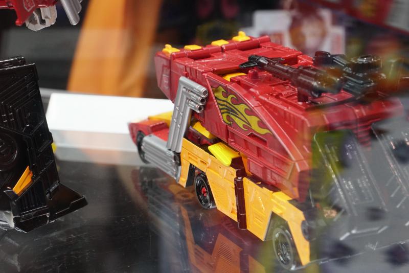 SDCC 2017: Transformers Power of the Primes product reveals - Transformers Event: Power Of The Primes 068