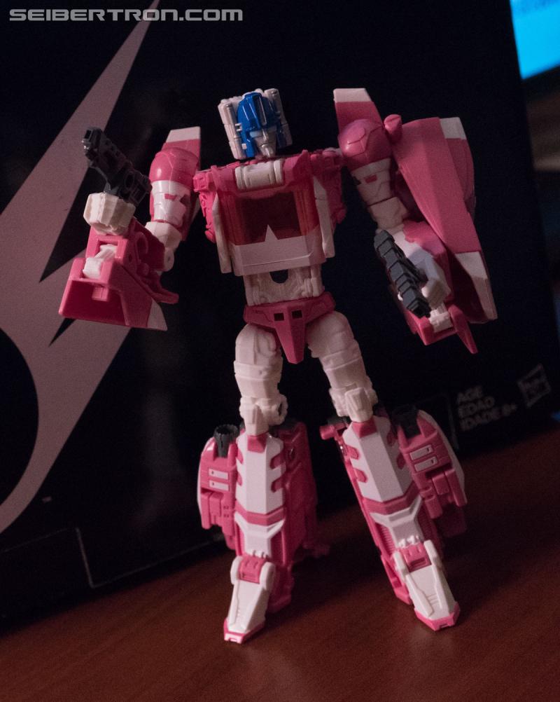 HASCON 2017: Titans Return Arcee Exclusive - Transformers Event: DSC02475a