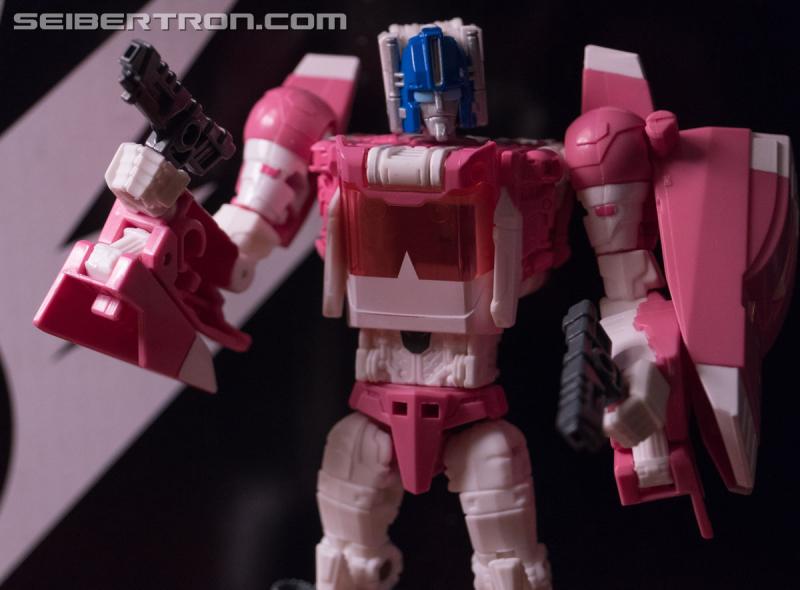 HASCON 2017: Titans Return Arcee Exclusive - Transformers Event: DSC02478