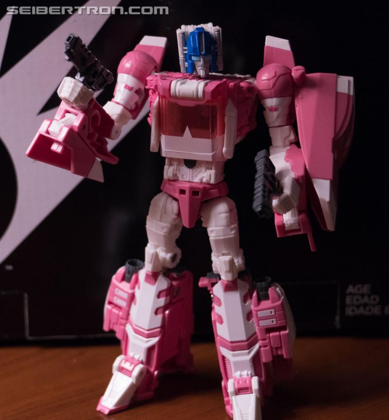 HASCON 2017: Titans Return Arcee Exclusive - Transformers Event: DSC02480