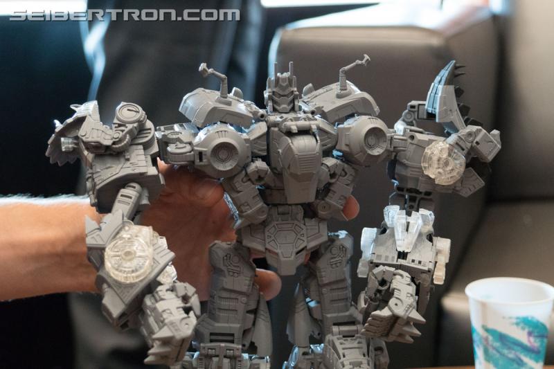HASCON 2017: Power of the Primes VOLCANICUS Gray Model - Transformers Event: DSC02594