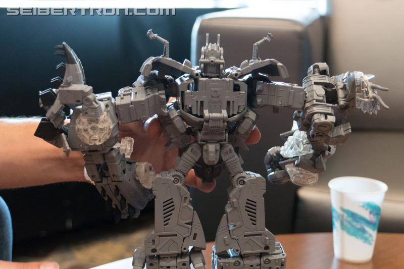 HASCON 2017: Power of the Primes VOLCANICUS Gray Model - Transformers Event: DSC02598