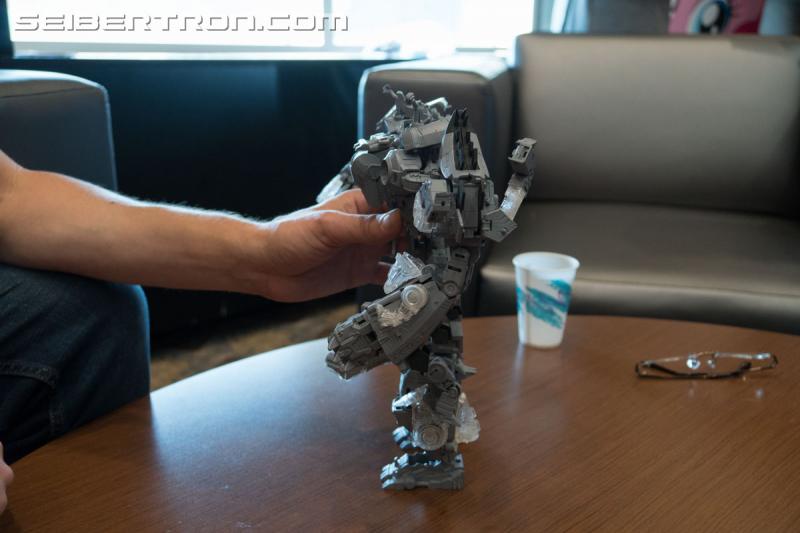 HASCON 2017: Power of the Primes VOLCANICUS Gray Model - Transformers Event: DSC02599