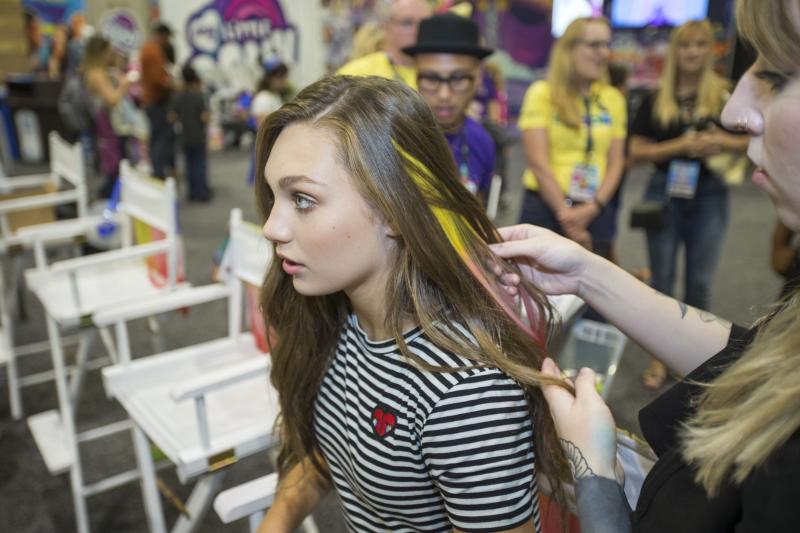 HASCON 2017: Official HASCON Images from Hasbro - Transformers Event: HASCON MADDIE ZIEGLER (3)