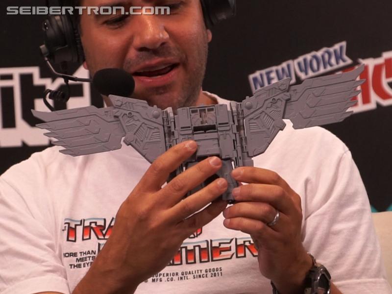 NYCC 2017: Titan Class Predaking's Wing Revealed - Transformers Event: Titan Class Predaking Wing 21