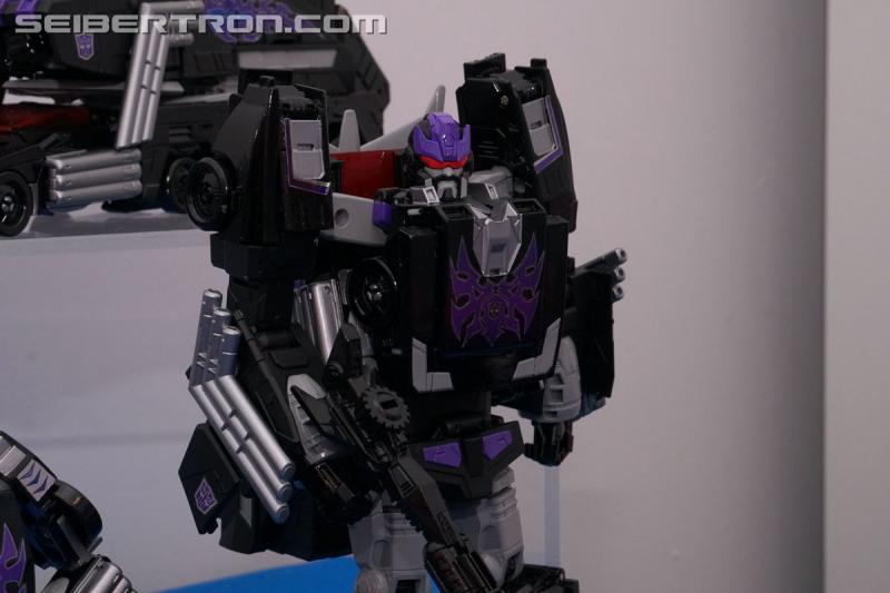 NYCC 2017: NYCC Reveals: Power of the Primes Rodimus Unicronus - Transformers Event: Rodimus Unicronus 002