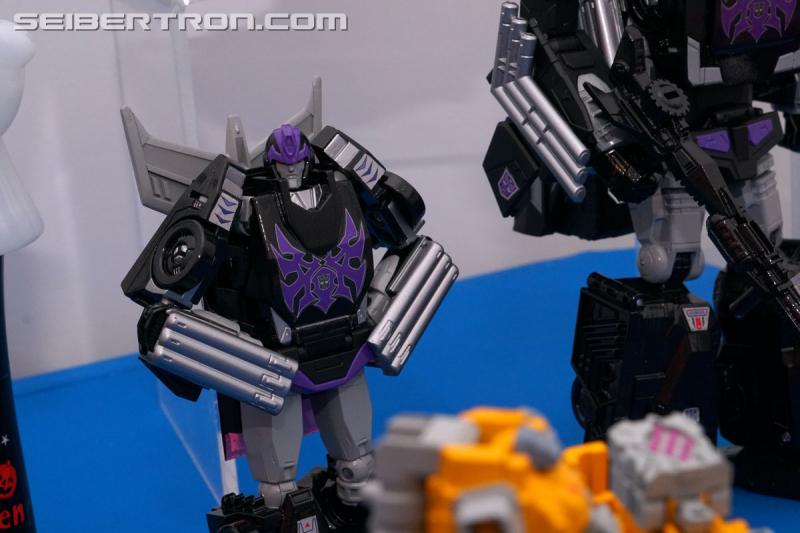 NYCC 2017: NYCC Reveals: Power of the Primes Rodimus Unicronus - Transformers Event: Rodimus Unicronus 004