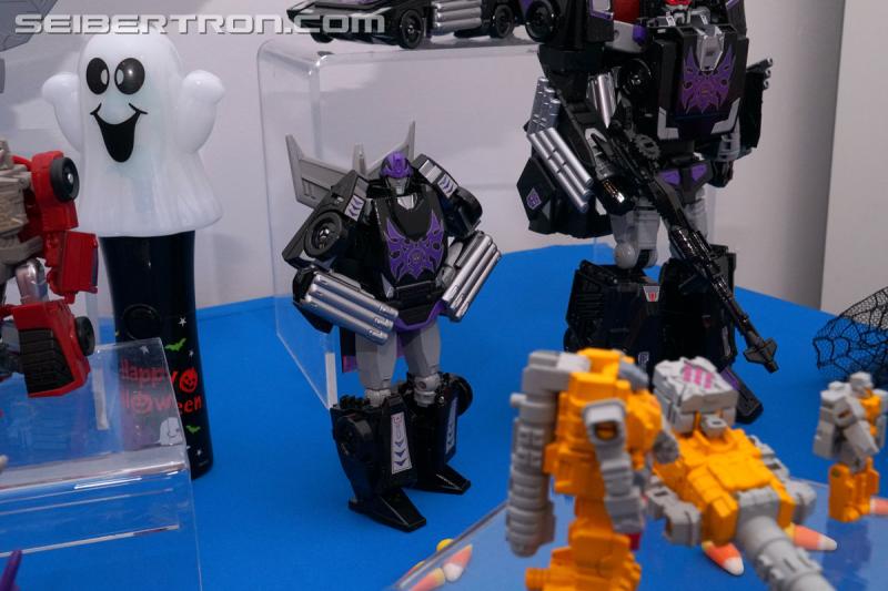 NYCC 2017: NYCC Reveals: Power of the Primes Rodimus Unicronus - Transformers Event: Rodimus Unicronus 005