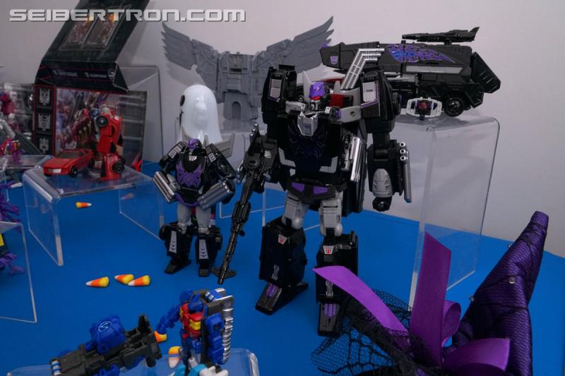 NYCC 2017: NYCC Reveals: Power of the Primes Rodimus Unicronus - Transformers Event: Rodimus Unicronus 007