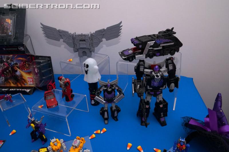 NYCC 2017: NYCC Reveals: Power of the Primes Rodimus Unicronus - Transformers Event: Rodimus Unicronus 009