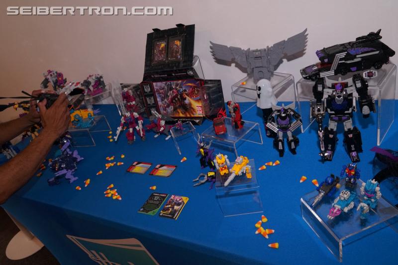 NYCC 2017: NYCC Reveals: Power of the Primes Rodimus Unicronus - Transformers Event: Rodimus Unicronus 010