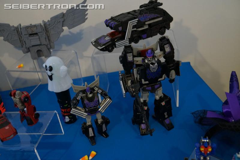 NYCC 2017: NYCC Reveals: Power of the Primes Rodimus Unicronus - Transformers Event: Rodimus Unicronus 011
