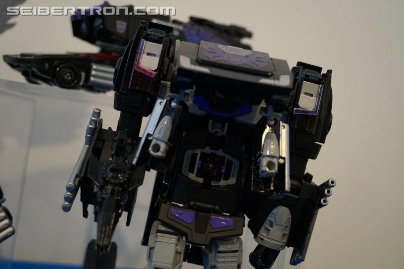 NYCC 2017: NYCC Reveals: Power of the Primes Rodimus Unicronus - Transformers Event: Rodimus Unicronus 013