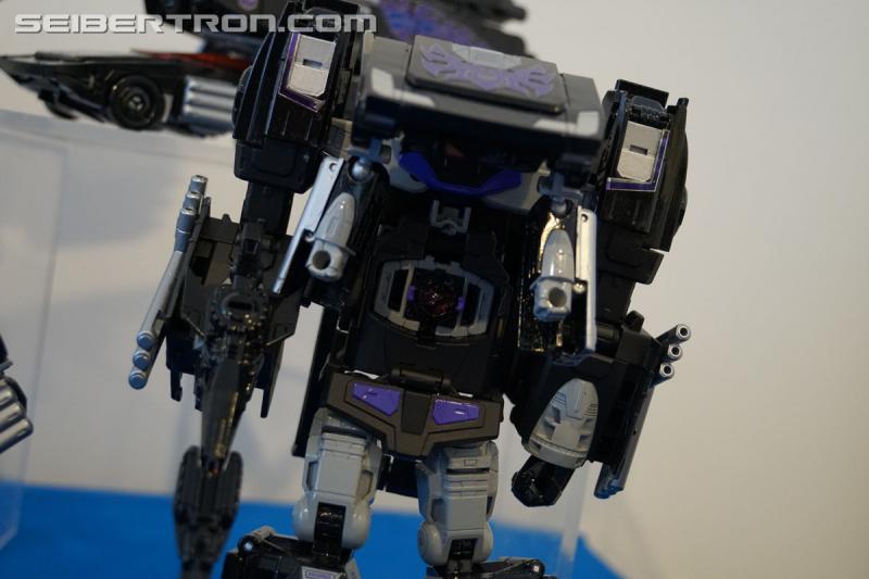 NYCC 2017: NYCC Reveals: Power of the Primes Rodimus Unicronus - Transformers Event: Rodimus Unicronus 014