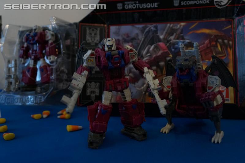 Transformers News: NYCC 2017: Gallery for #Transformers Titans Return Grotusque and Scorponok #hasbronycc