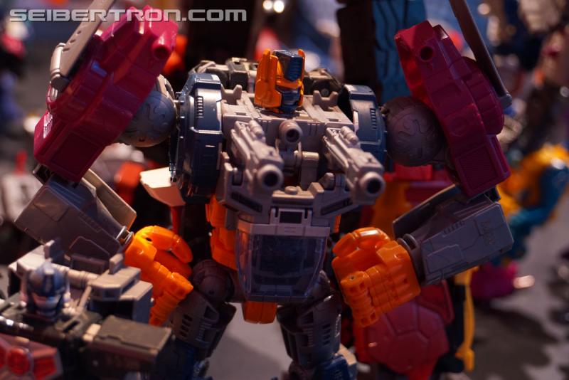 Toy Fair 2018: Transformers Power of the Primes OPTIMAL OPTIMUS - Transformers Event: Optimal Optimus 262