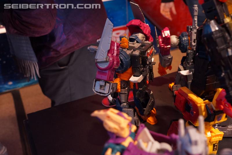 Toy Fair 2018 - Transformers Power of the Primes OPTIMAL OPTIMUS