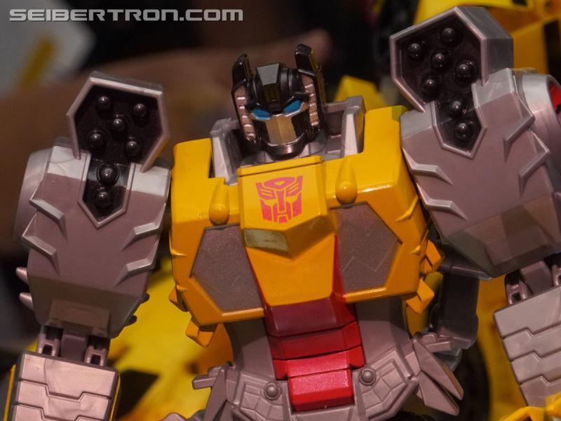 SDCC 2018: Transformers Cyberverse products - Transformers Event: DSC05794b