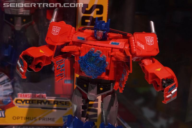SDCC 2018: Transformers Cyberverse products - Transformers Event: DSC05806