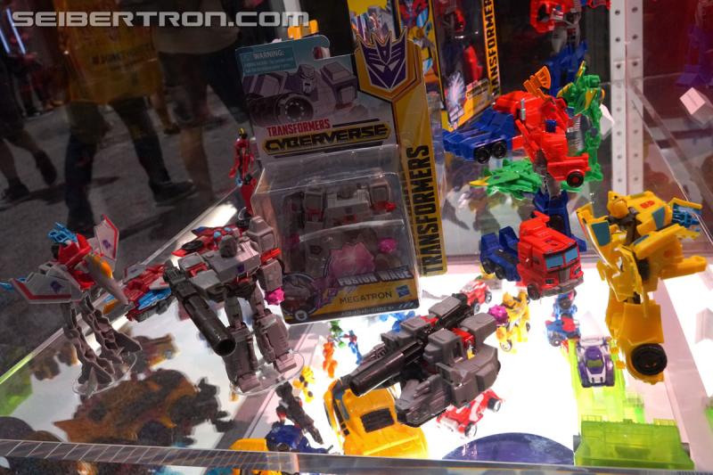 SDCC 2018: Transformers Cyberverse products - Transformers Event: DSC05832