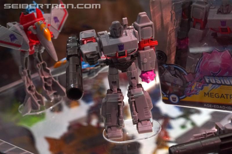 SDCC 2018: Transformers Cyberverse products - Transformers Event: DSC05834